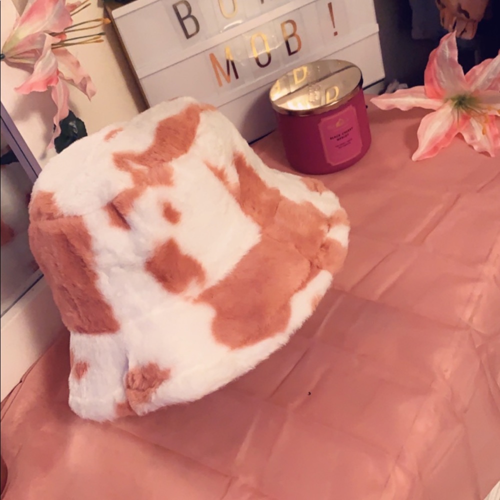 Pink and white cow 🐄 Print fuzzy bucket hat.
